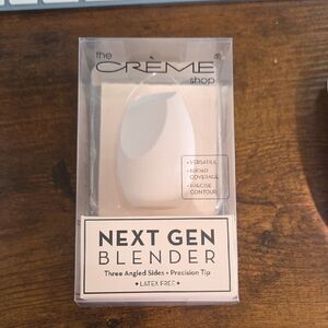 The Crème Shop Next Gen Blender Makeup Sponge